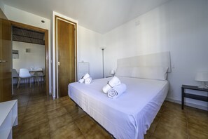 2 dormitoris, planxa i posts de planxar, wifi gratuïta i roba de llit