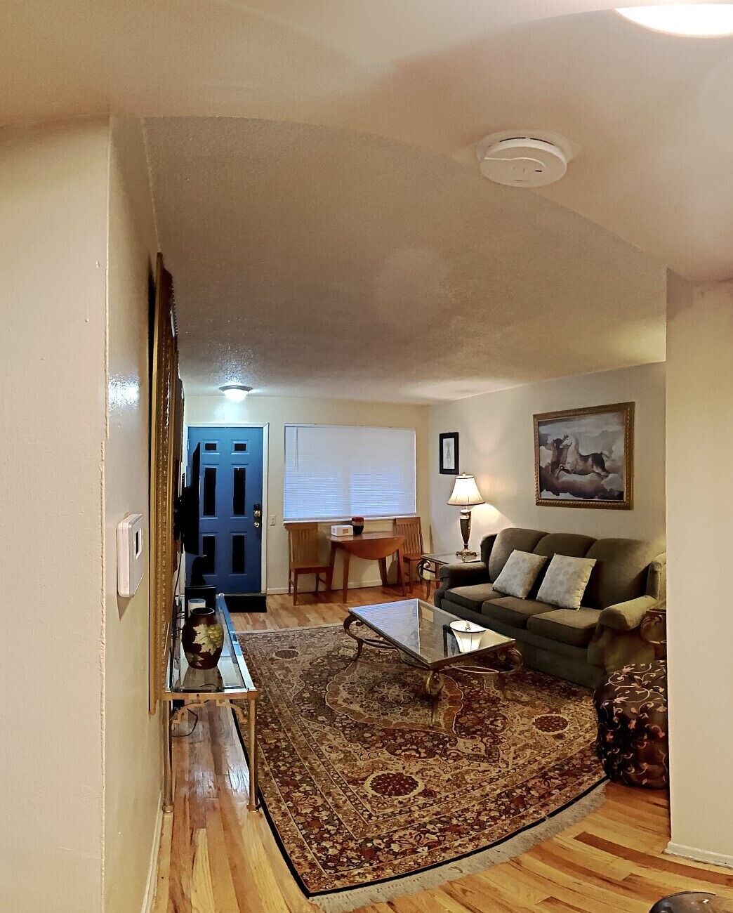 Charming Efficient 2nd Floor 2 Bedroom Apartment