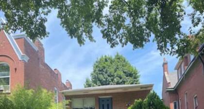 Charming Efficient 2nd Floor 2 Bedroom Apartment