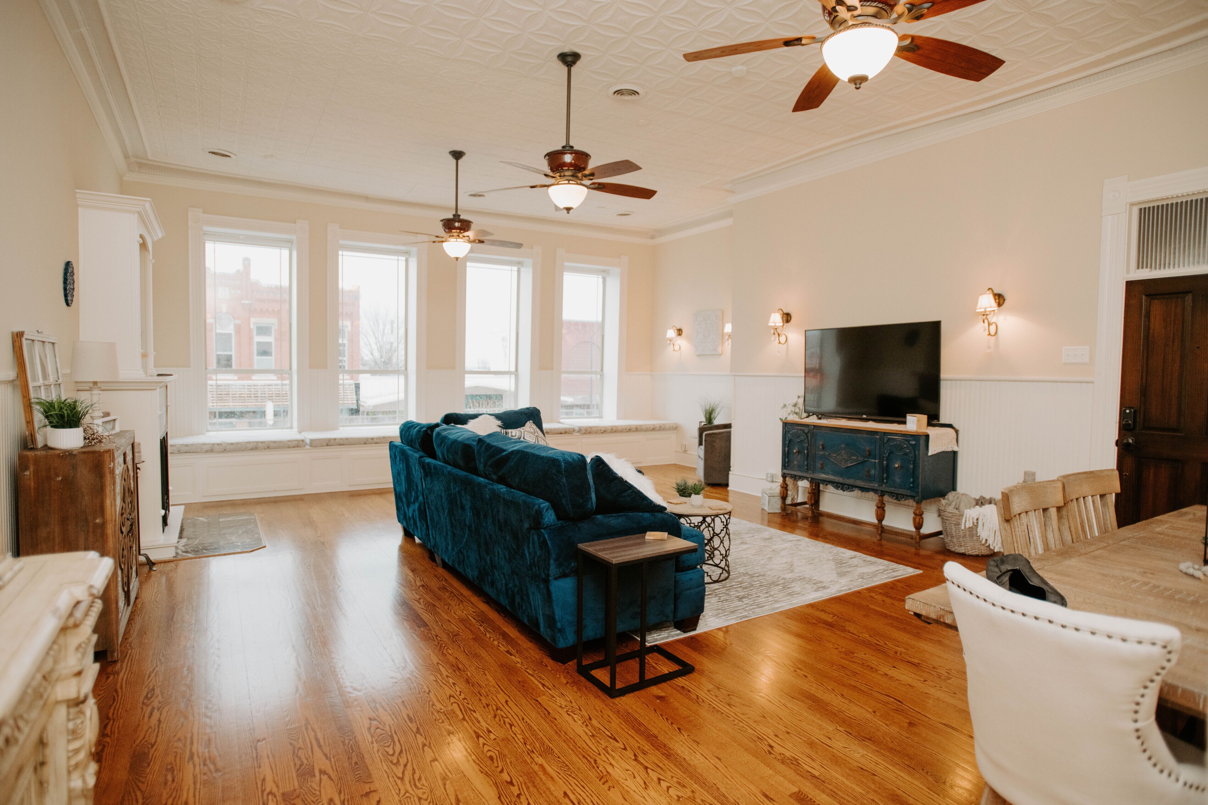 Beautiful 100 year old Apt. on Historic Main St.