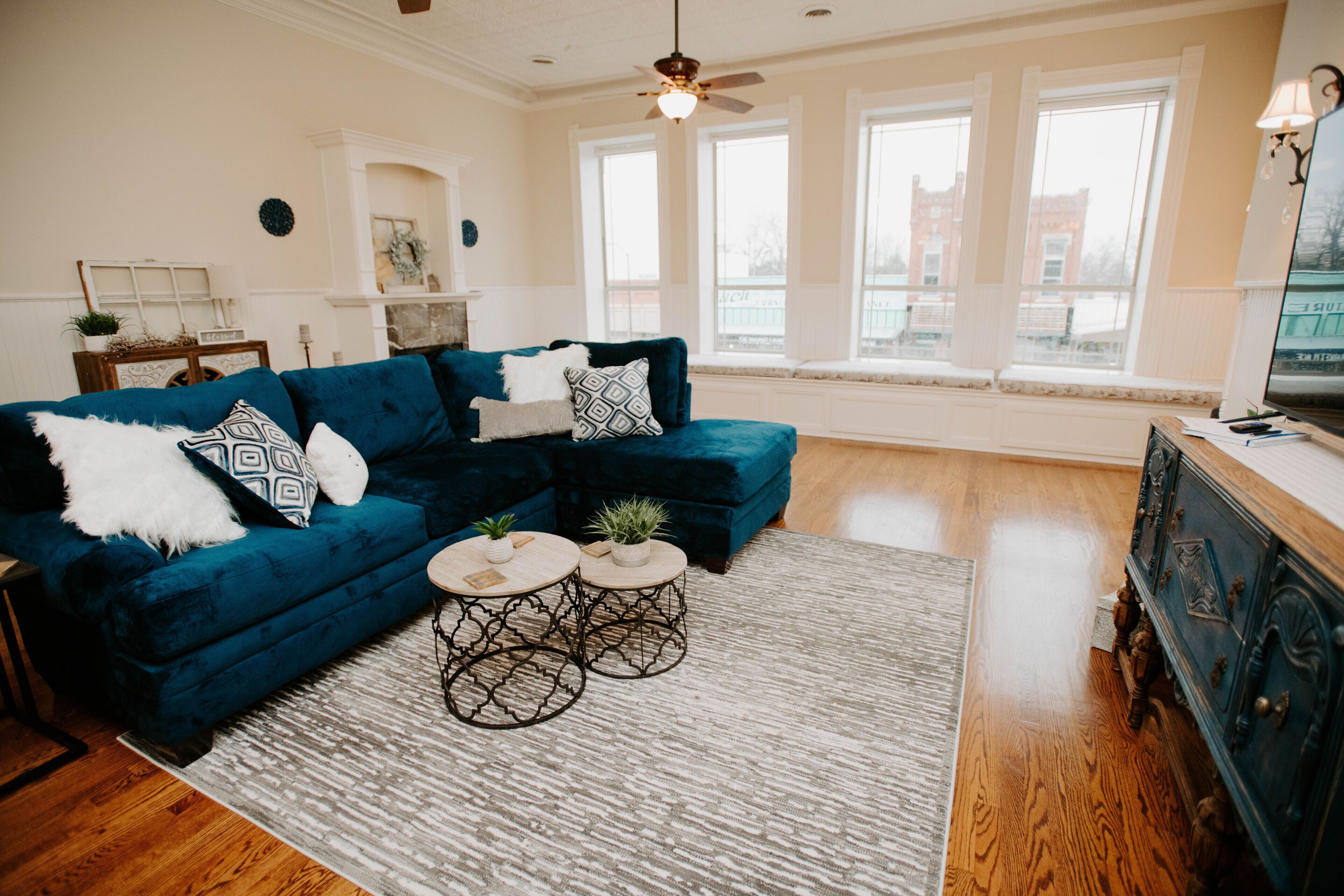 Beautiful 100 year old Apt. on Historic Main St.