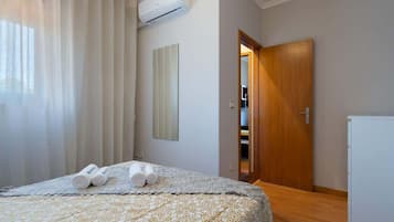 2 slaapkamers, een strijkplank/strijkijzer, reisbedje, wifi