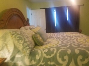 4 bedrooms, iron/ironing board, bed sheets - Jupiter house near beach sleeps 10 , heated enclosed pool . (Tequesta)