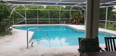 Jupiter house near beach sleeps 10 , heated enclosed pool .