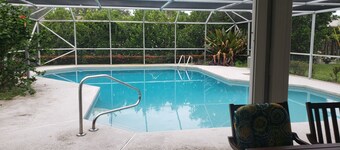 Jupiter house near beach sleeps 10 , heated enclosed pool .