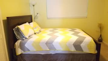 4 habitaciones, tabla de planchar con plancha y ropa de cama