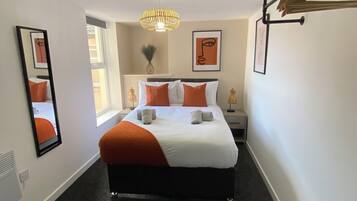 3 Schlafzimmer, Schreibtisch, Bügeleisen/Bügelbrett, kostenloses WLAN