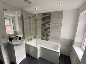 Combined shower/bathtub, hair dryer, towels, soap