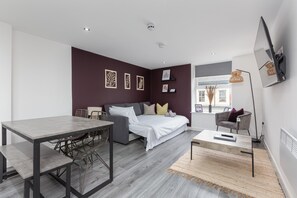 3 Schlafzimmer, Schreibtisch, Bügeleisen/Bügelbrett, kostenloses WLAN