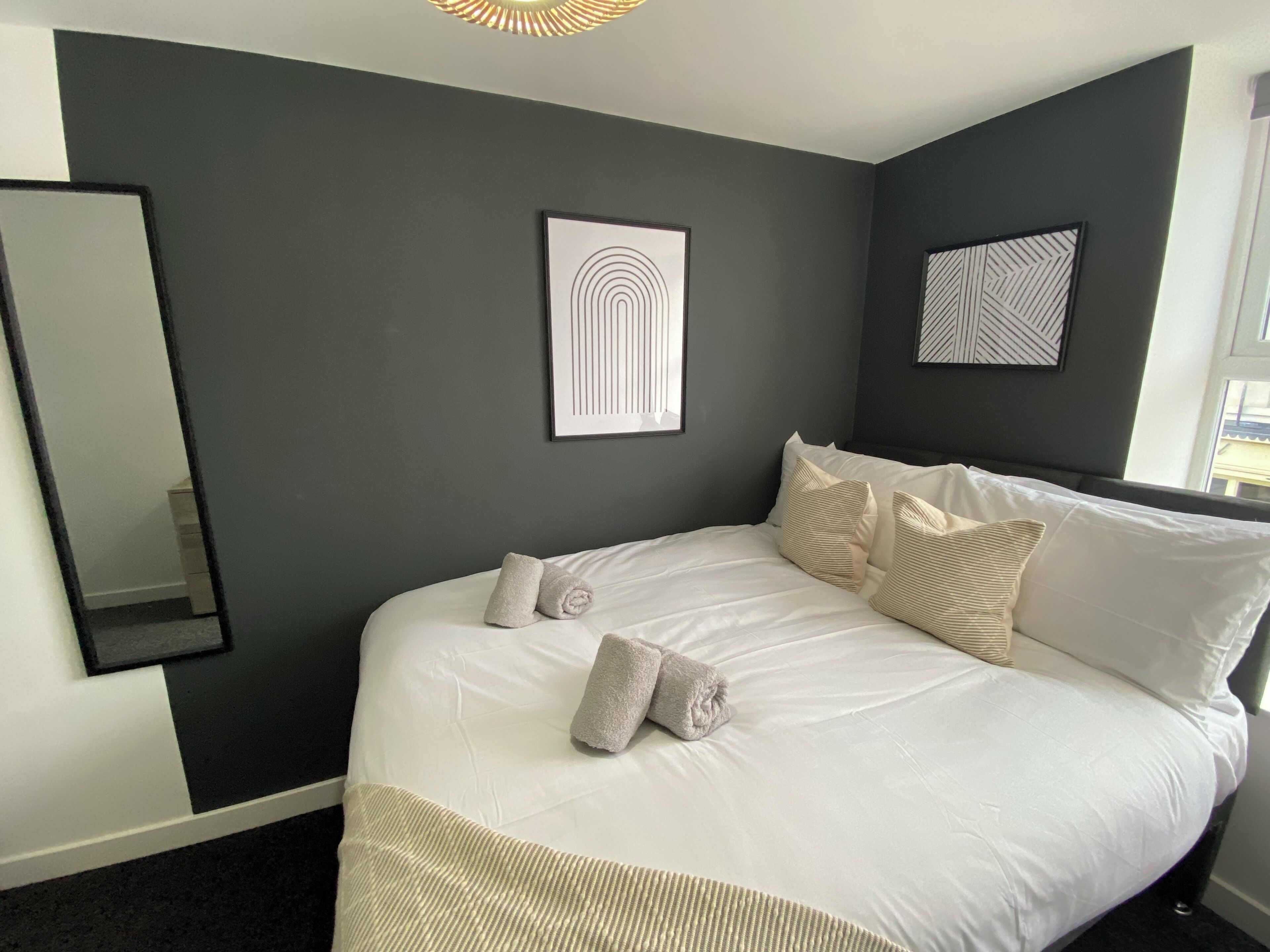 3 bedrooms, desk, iron/ironing board, free WiFi
