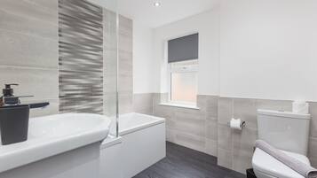 Combined shower/bathtub, hair dryer, towels, soap