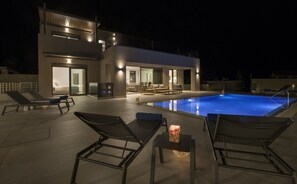 Piscina all'aperto, una piscina riscaldata