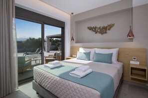 5 bedrooms, iron/ironing board, travel cot, free WiFi - Private Heated Pool★Brand New Lux villa★Sauna & Jacuzzi★Walk to Everything★BBQ (Galatas)