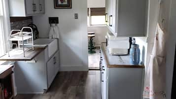 Microwave, coffee/tea maker, cookware/dishes/utensils