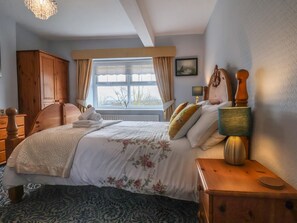 Cottage | 2 bedrooms, individually decorated, individually furnished, free WiFi
