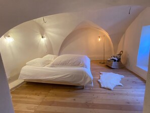 4 bedrooms, bed sheets