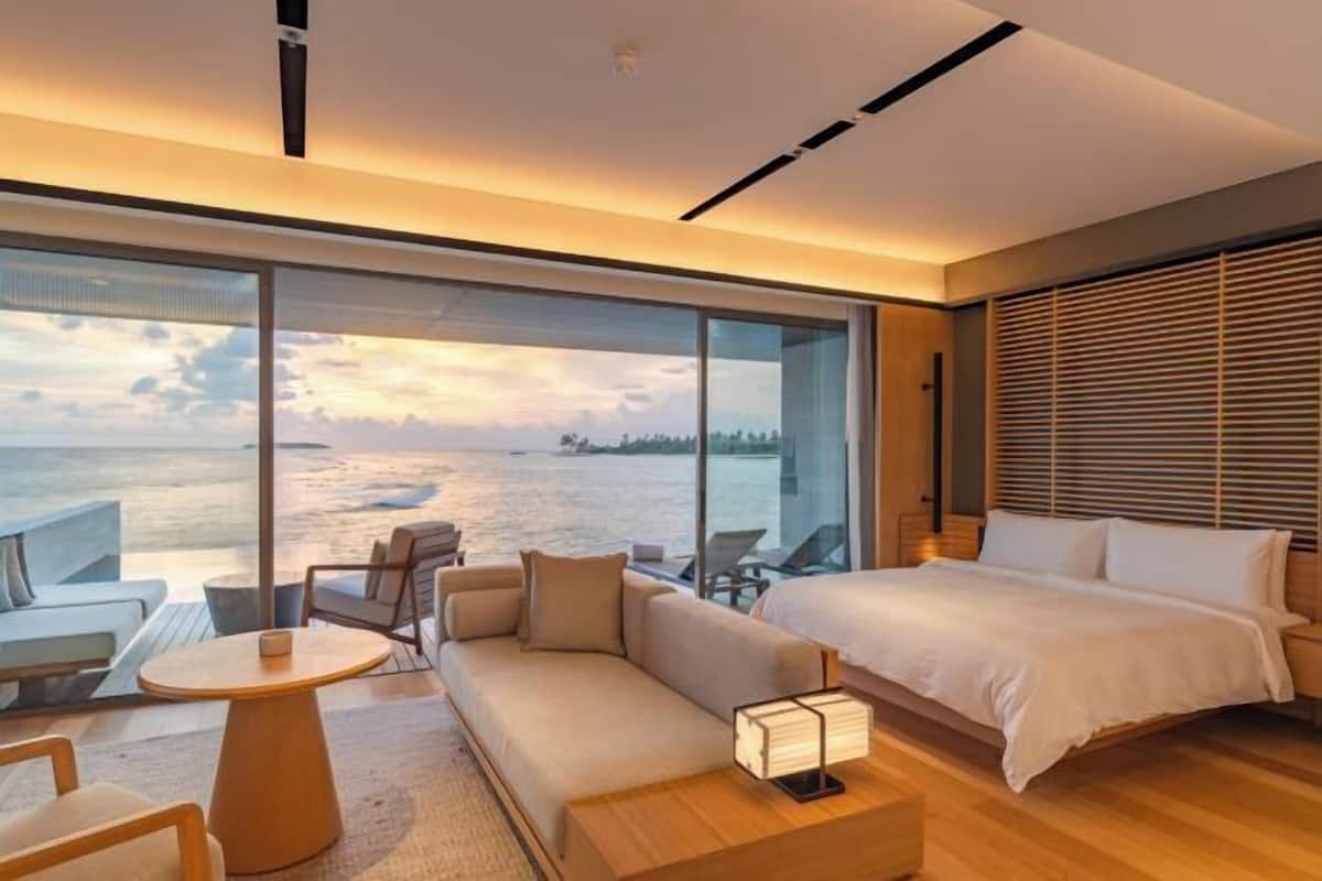 Ropa de cama de alta calidad, cubrecamas y minibar 
