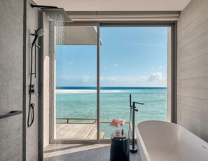 Separate bathtub and shower, rainfall showerhead, free toiletries - Alila Kothaifaru Maldives, A Hyatt Resort (Kothaifaru)