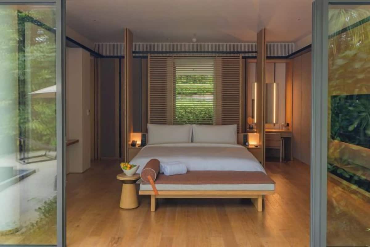 Ropa de cama de alta calidad, cubrecamas y minibar 
