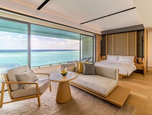 ヴィラ プライベートプール (Ocean Overwater) | 高級寝具、羽毛の掛け布団、ミニバー、セーフティボックス (室内)