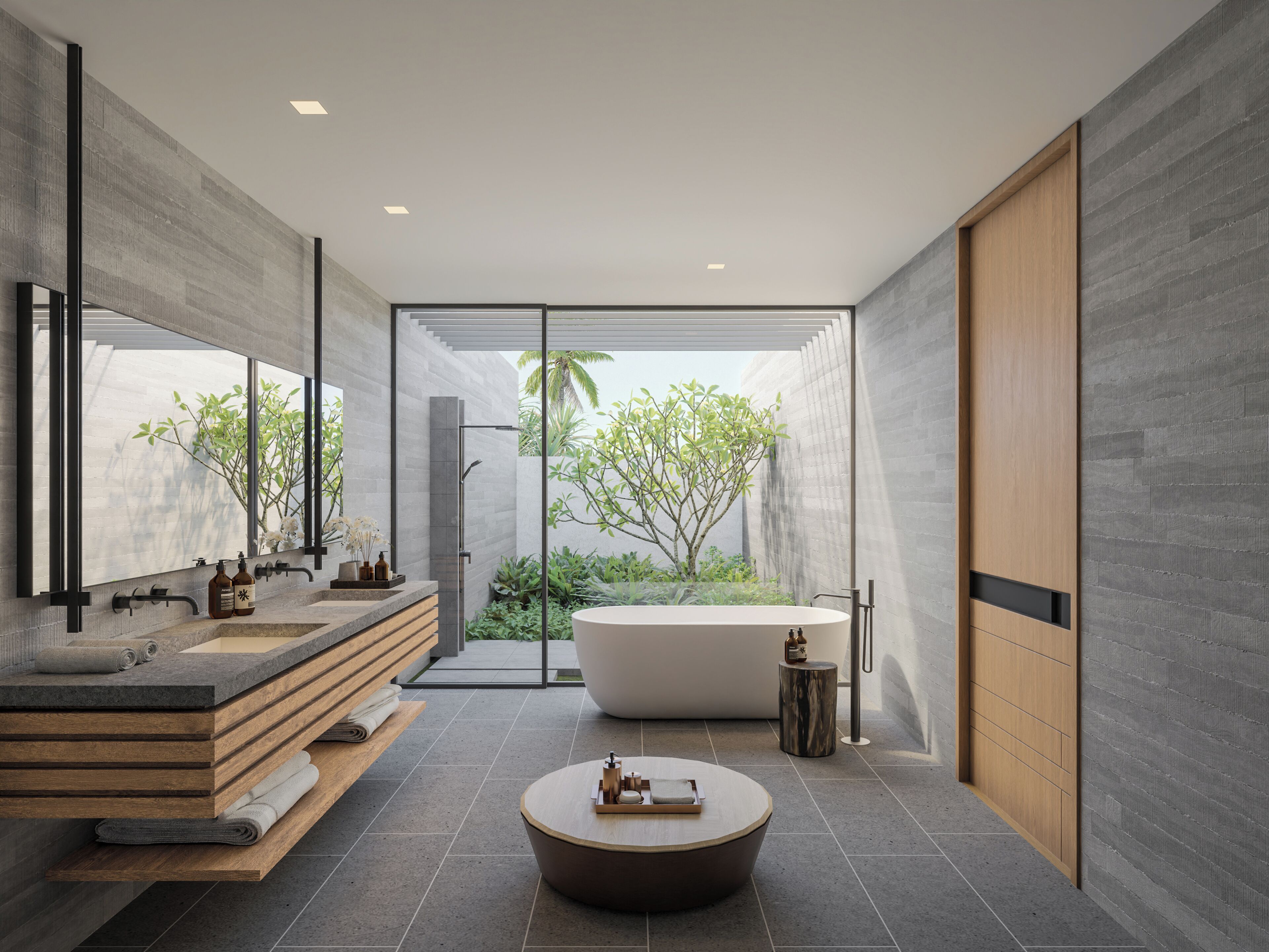 Villa | Badkamer | Een aparte badkuip en douche, een regendouche, gratis toiletartikelen