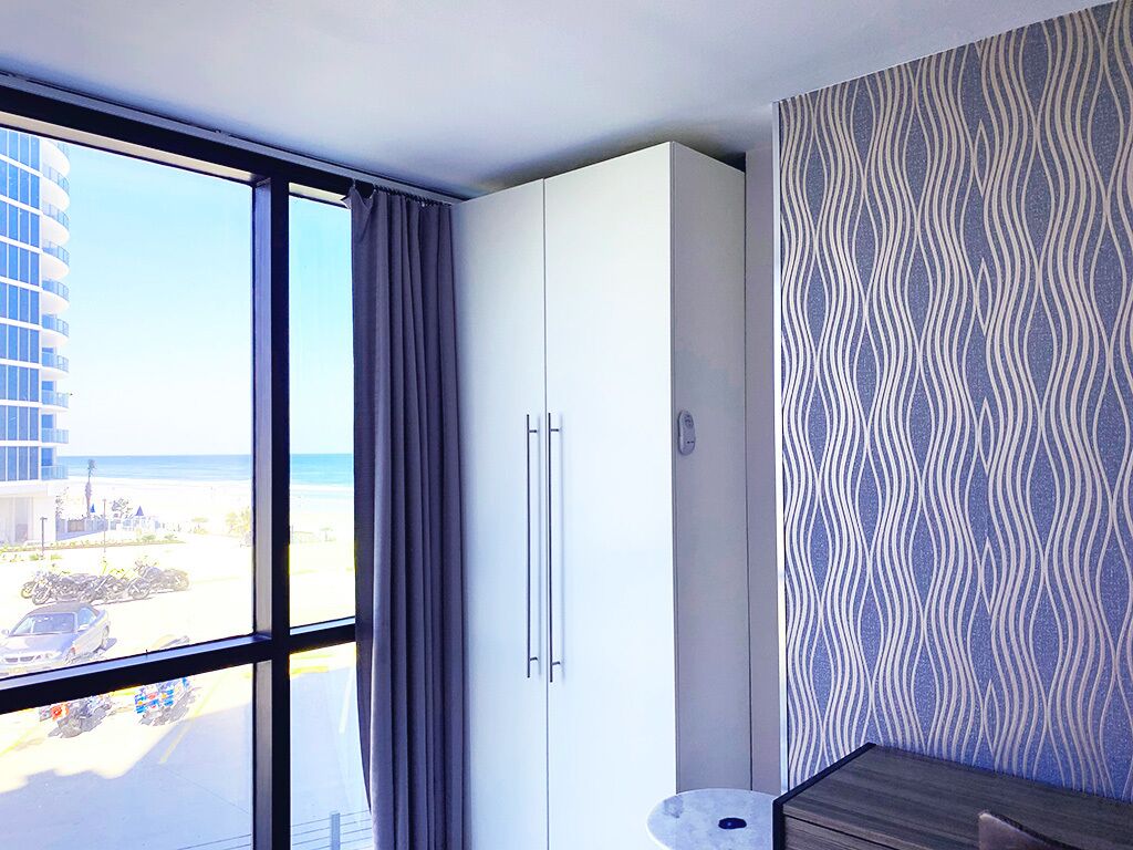 NEW Ocenview Modern Studio right on Daytona's Beach - sleeps 2!