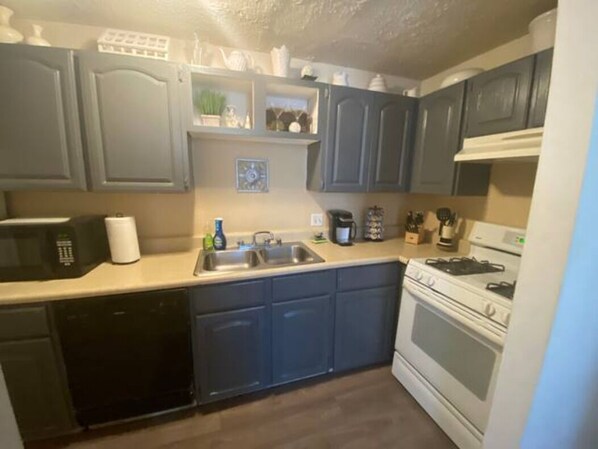 Fridge, microwave, stovetop, coffee/tea maker - Second Floor Apartment 1 block from Lafayette Park (St. Louis)