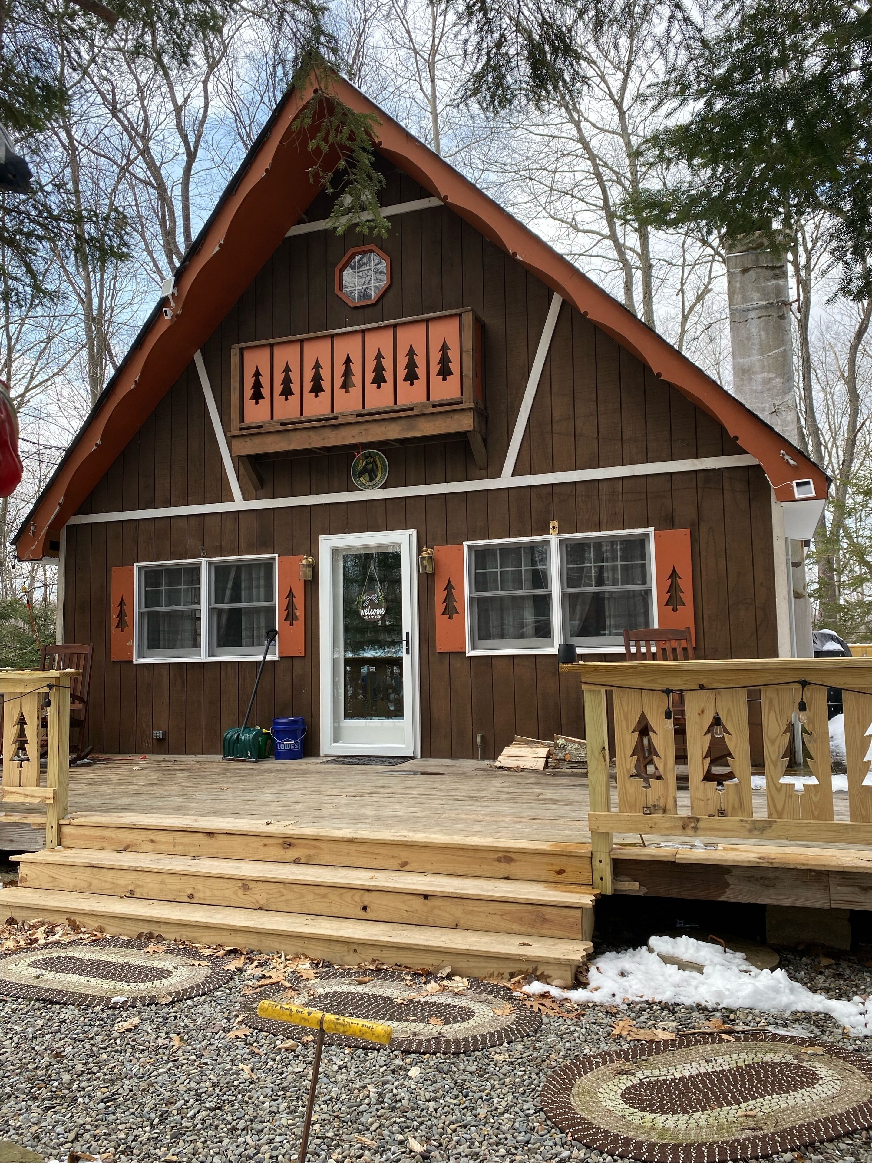 Enjoy a Stay At The Renovated Lazy Moose Cabin