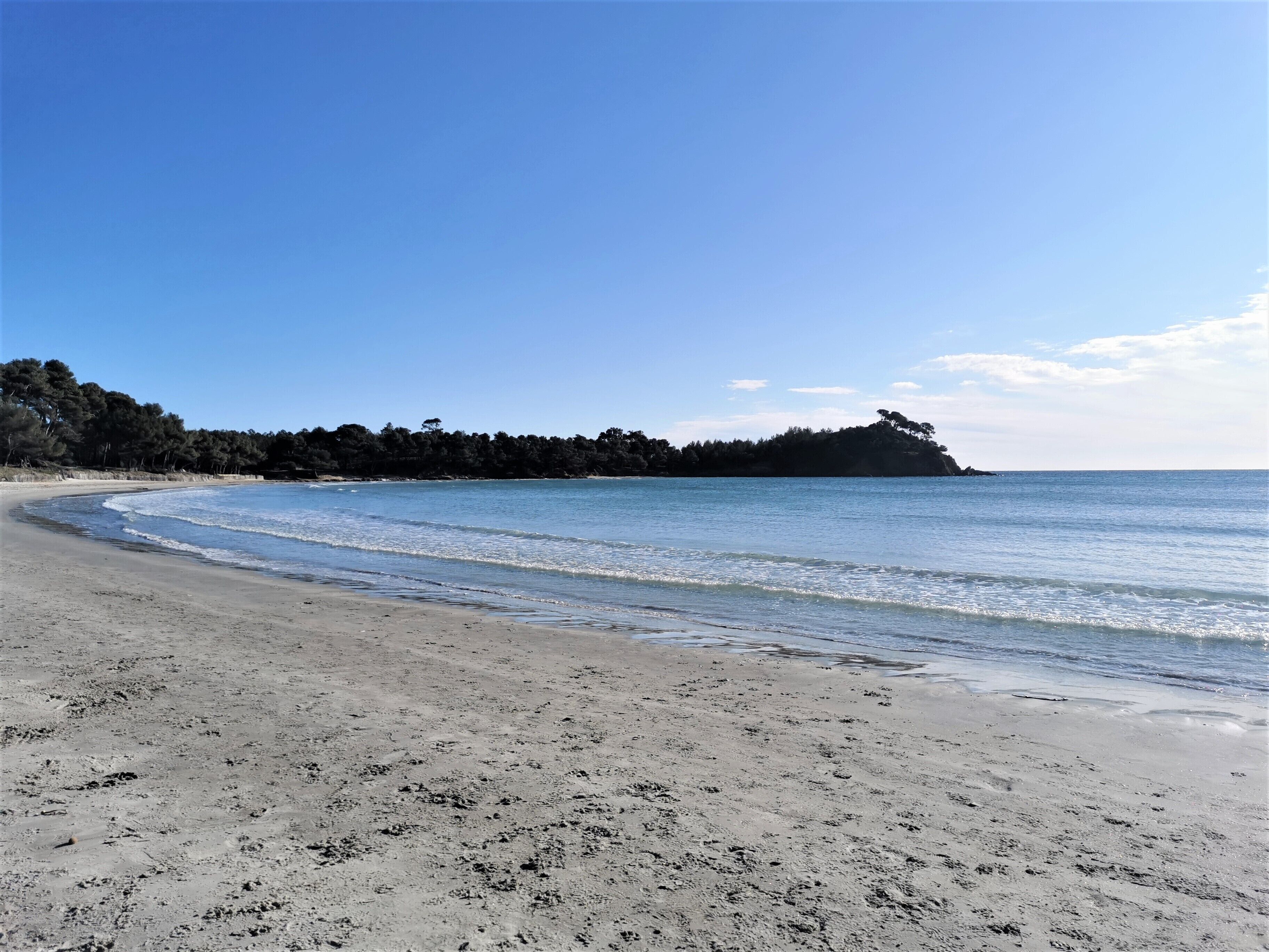 Beach nearby, sun-loungers