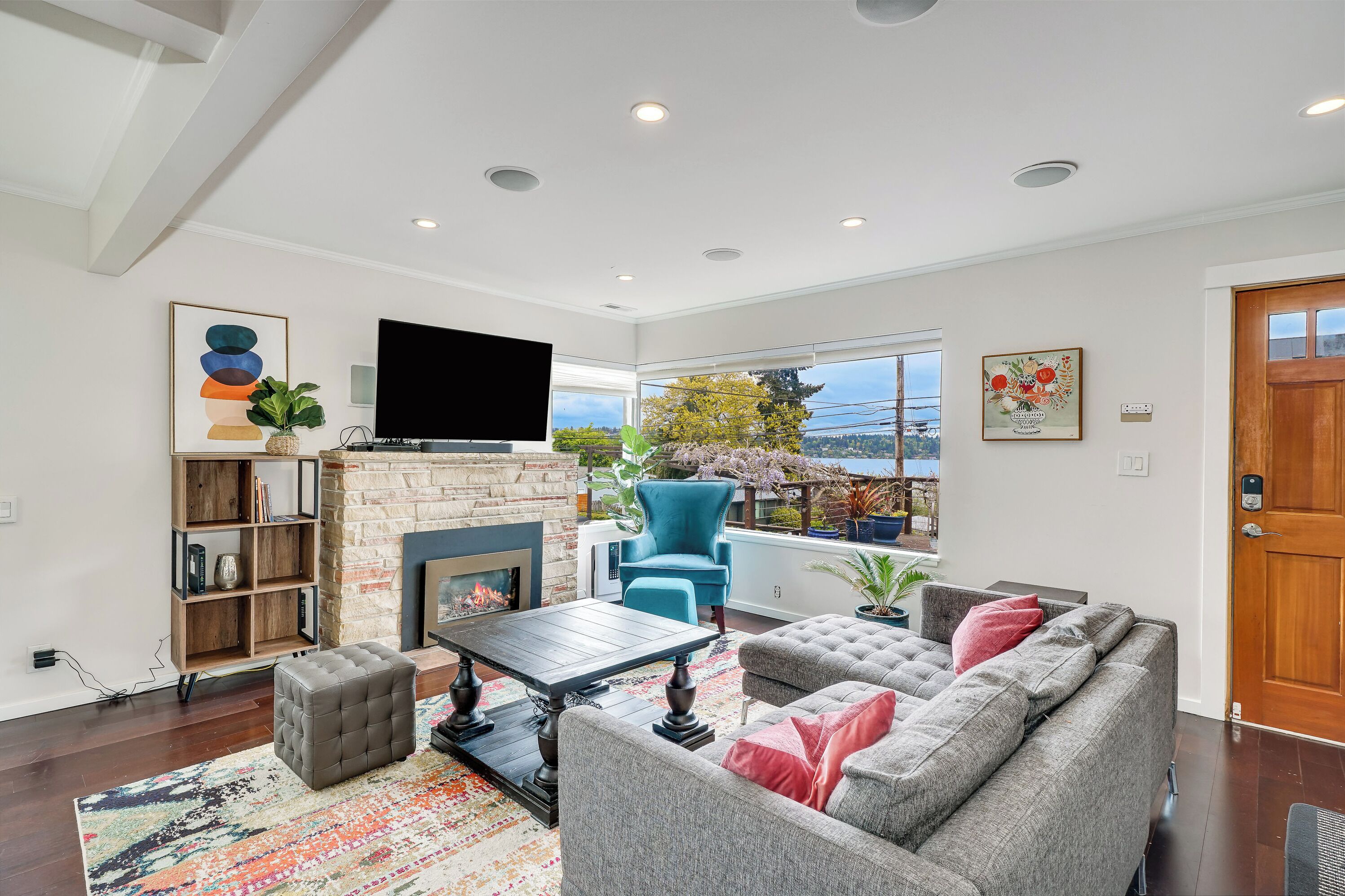 Smart-TV, Kamin, DVD-Player