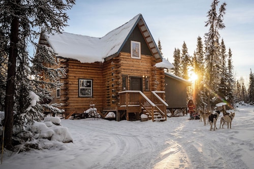On-site Sled Dog Demo! Tucked in woods! Auroras seen here. Private.