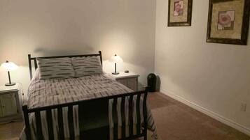 Cortinas blackout, tabla de planchar con plancha y wifi gratis