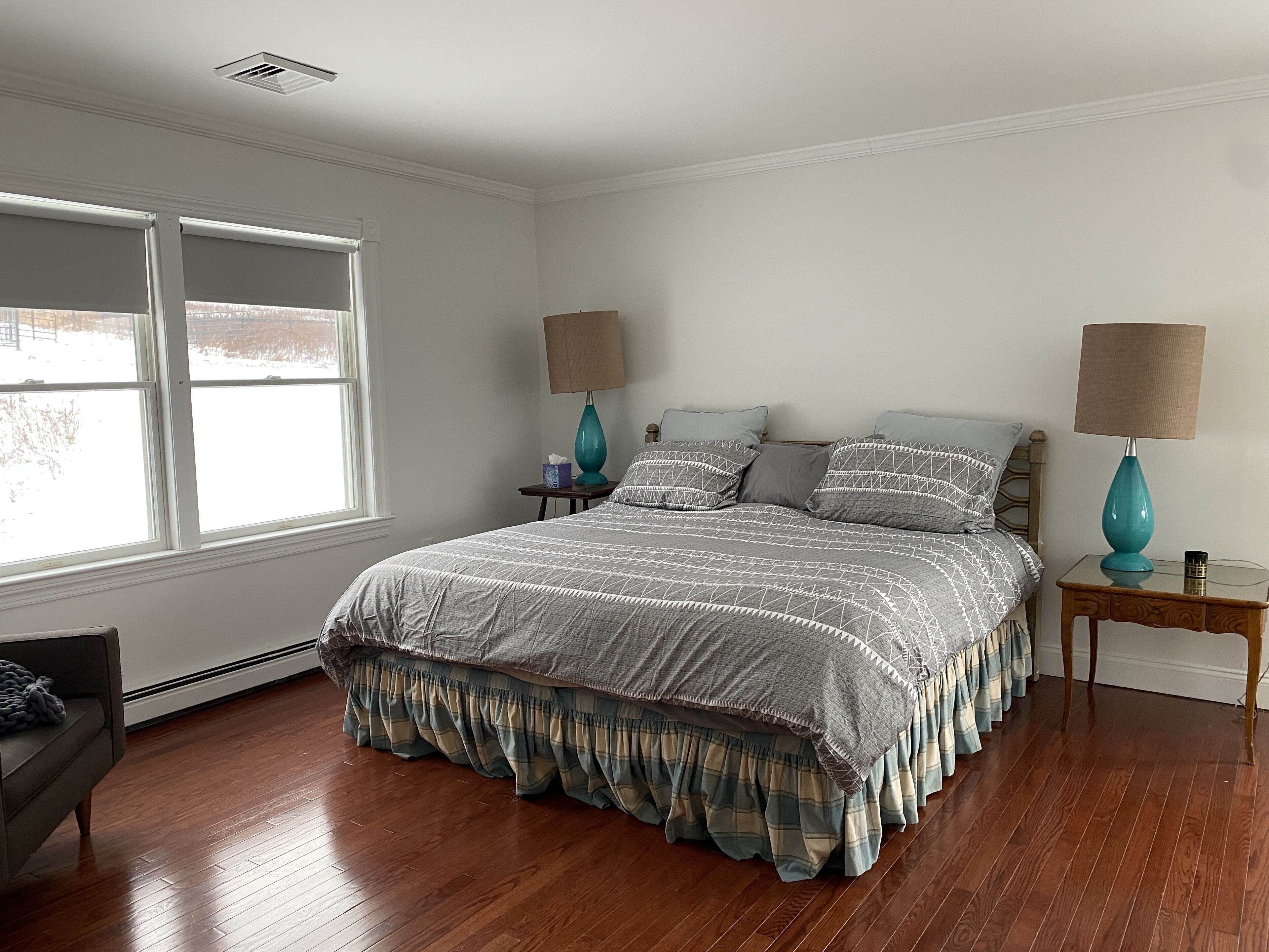 Modern, private, spacious vacation home, deck, mountain views, near Catamount