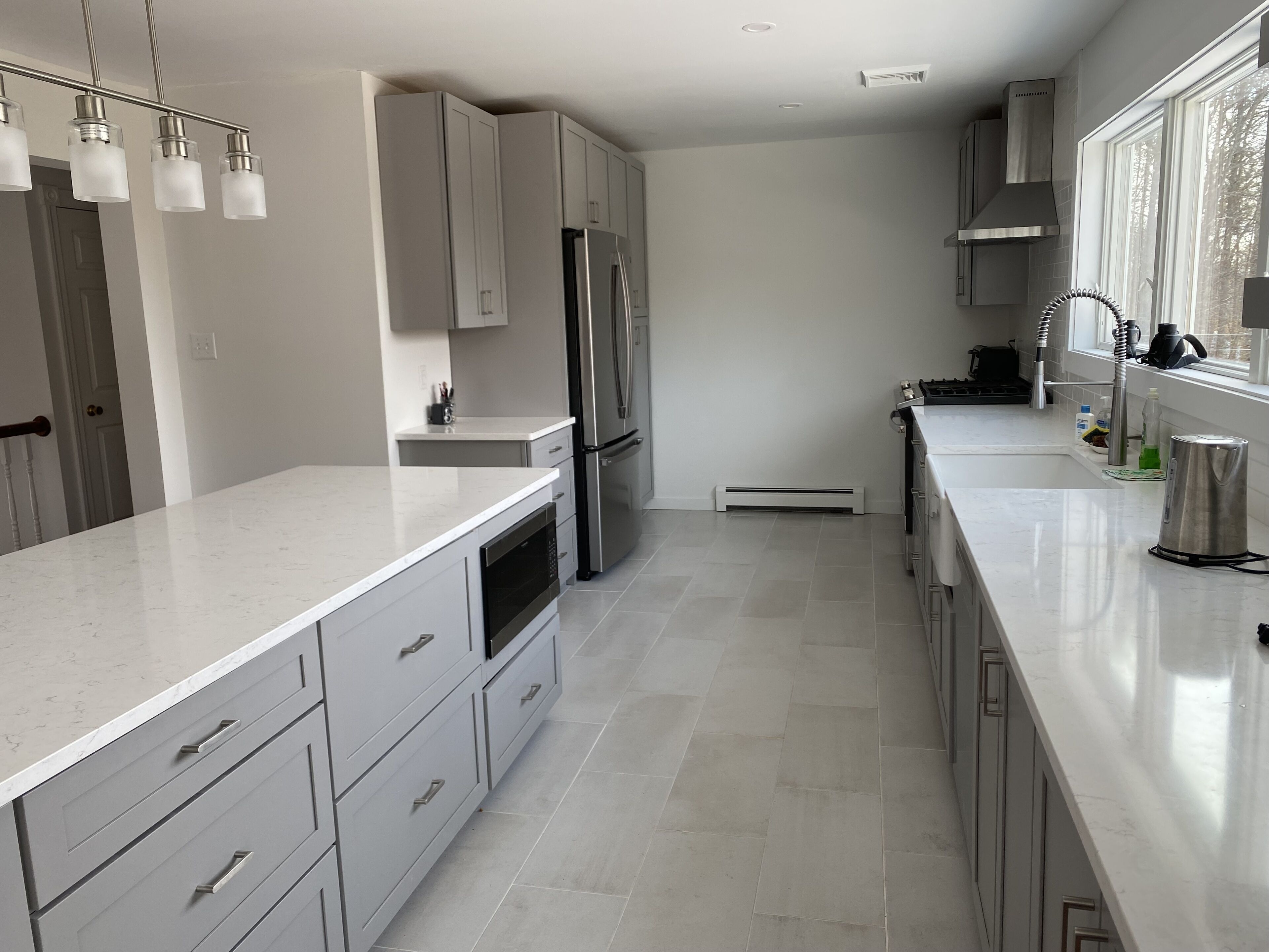 Modern, private, spacious vacation home, deck, mountain views, near Catamount