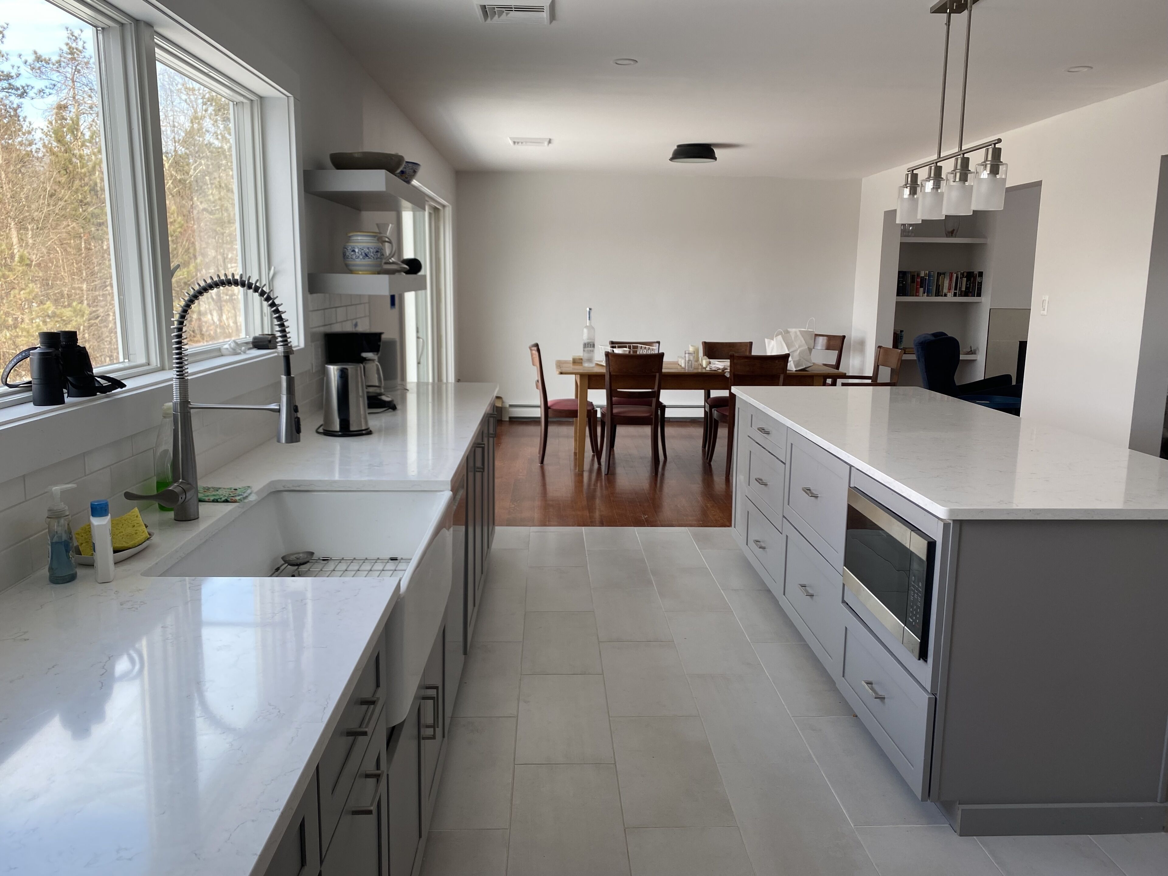 Modern, private, spacious vacation home, deck, mountain views, near Catamount