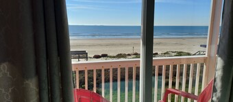 Beachfront condo w Ocean Views and Private Walkover
