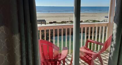 Beachfront condo w Ocean Views and Private Walkover