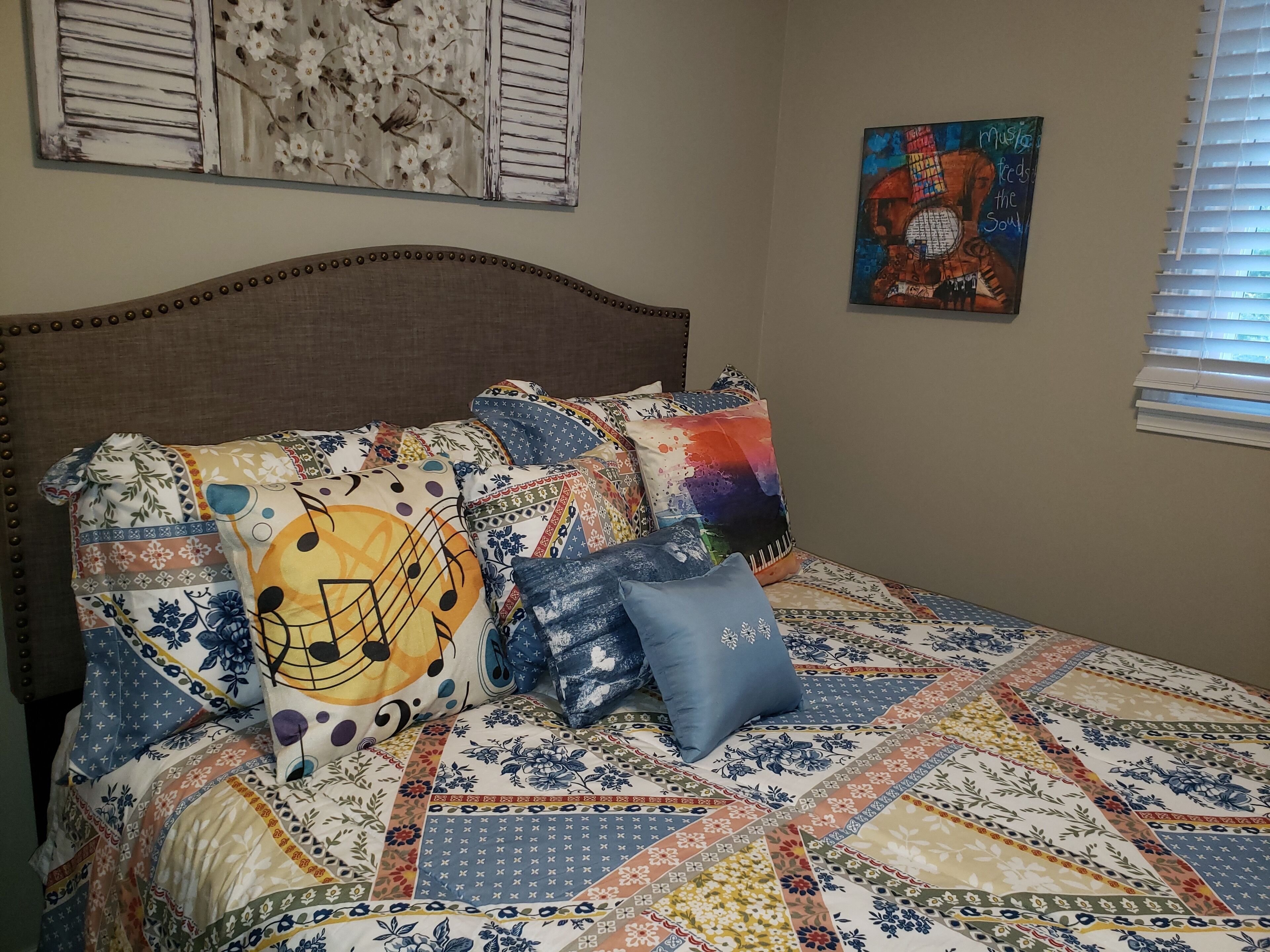 4 bedrooms, iron/ironing board, free WiFi, bed sheets