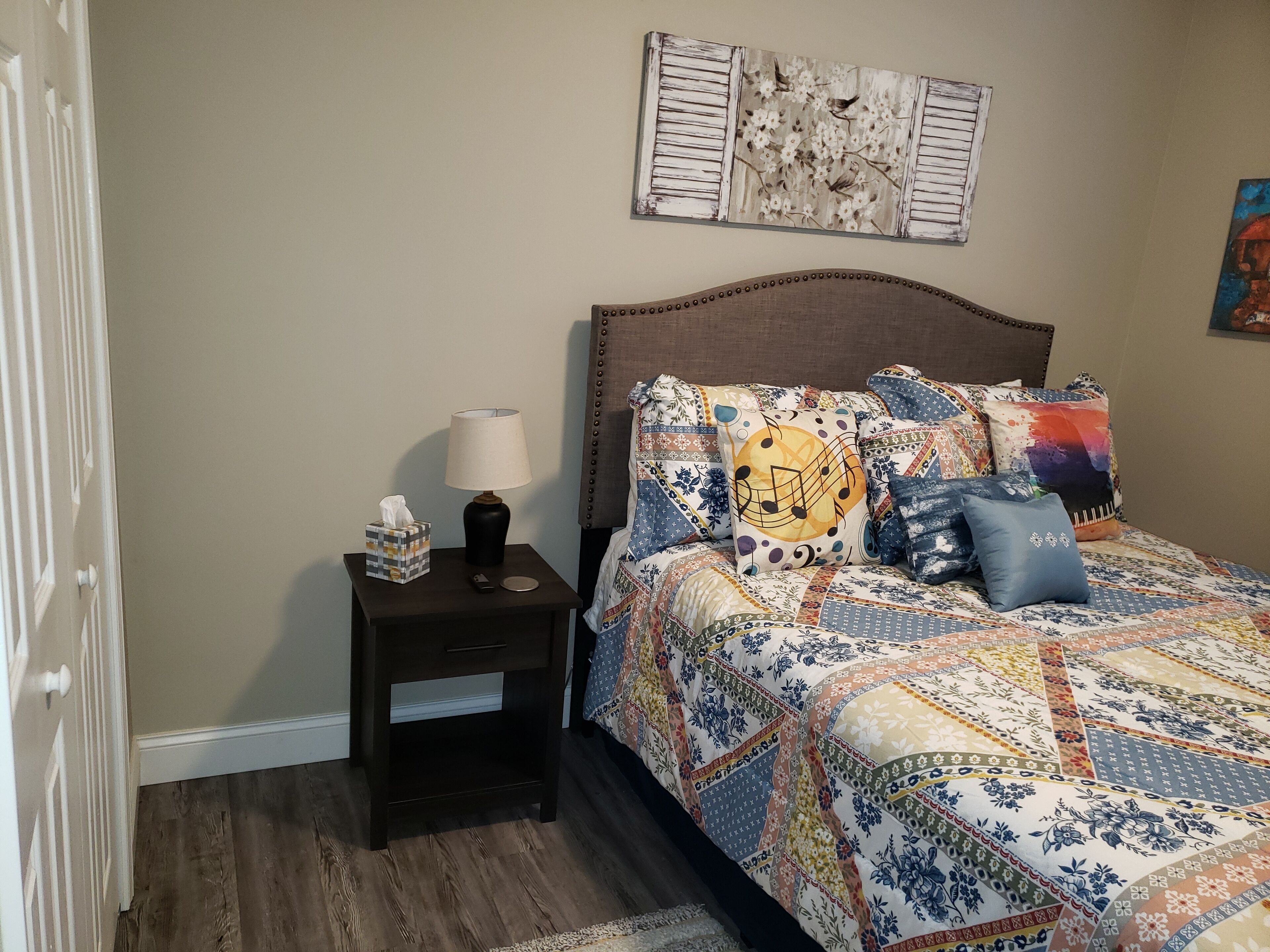 3 makuuhuonetta, silitysrauta/-lauta, ilmainen Wi-Fi, vuodevaatteet