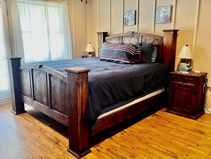4 bedrooms, iron/ironing board, free WiFi, bed sheets