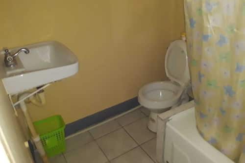 Habitación superior | Baño | Bañera y toallas