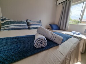 2 bedrooms, iron/ironing board, WiFi - Curta Praia de Armação - Casa Violeta (Penha)