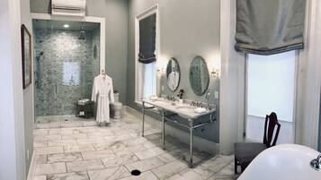 Luxury Room, 1 King Bed, Ensuite | Bathroom | Designer toiletries, hair dryer, bathrobes, slippers