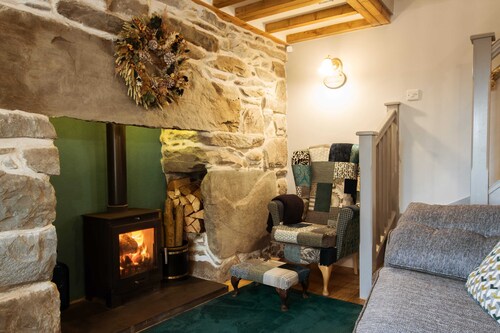Cosy, coastal cottage in the heart of Snowdonia