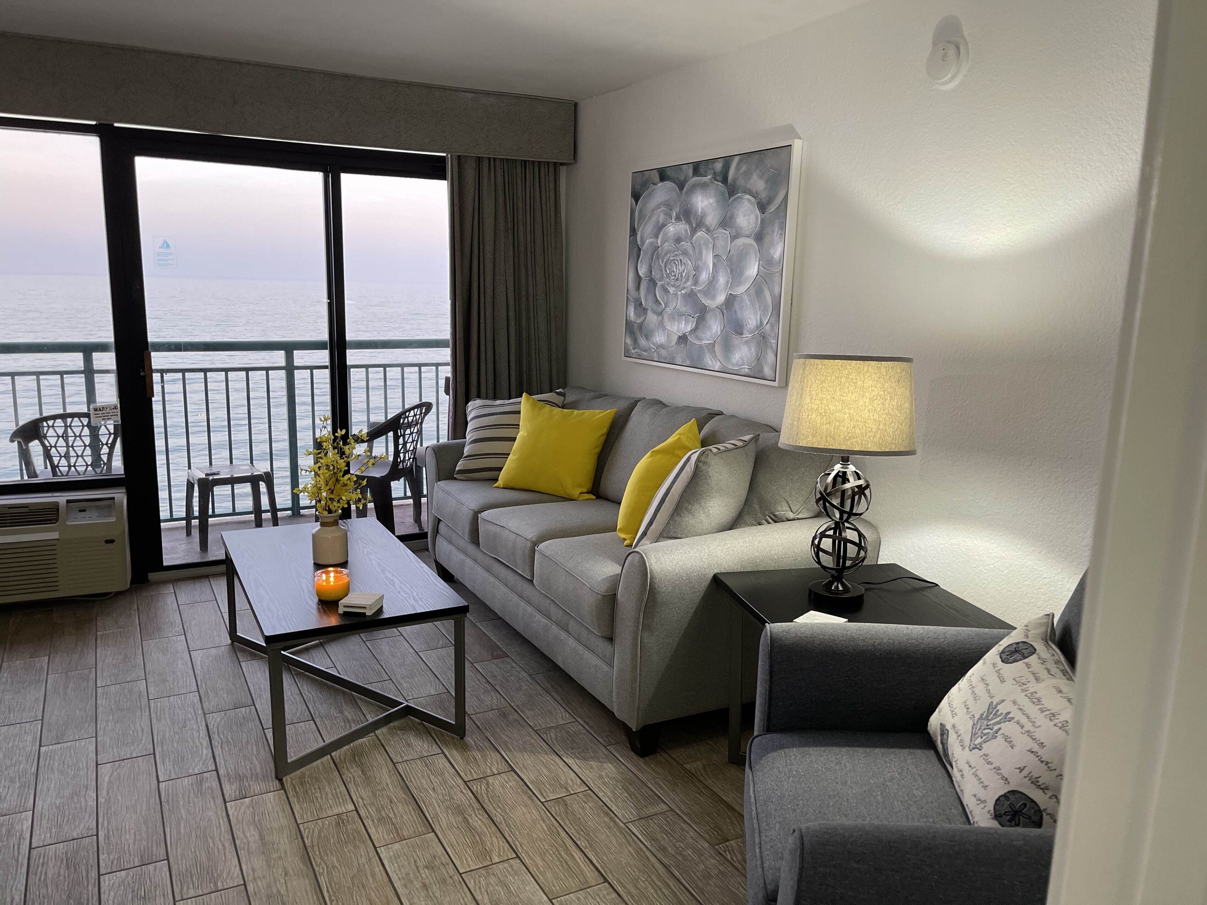 Beautiful Oceanfront Condo - Let's go to the Beach!