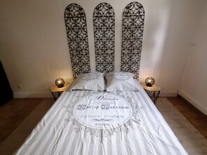 2 chambres, fer et planche à repasser, Wi-Fi, draps fournis