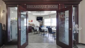 Dining - Ramada by Wyndham Nisku (Nisku)