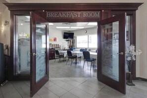Dining - Ramada by Wyndham Nisku (Nisku)