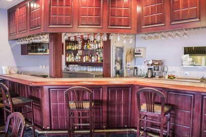 Ramada by Wyndham Nisku