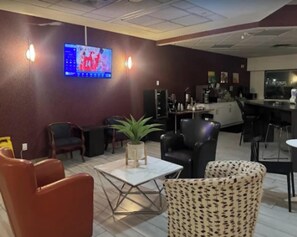 Interior - Ramada by Wyndham Nisku (Nisku)